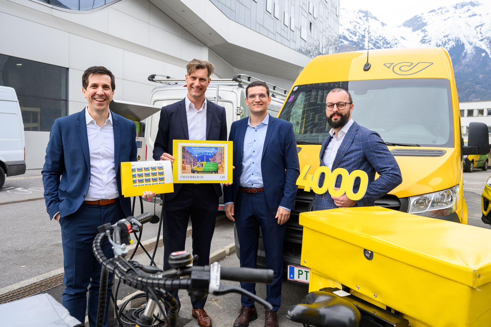 Teamfoto mit der Österreichischen Post bei Inbetriebnahme der Ladeinfrastruktur in Innsbruck