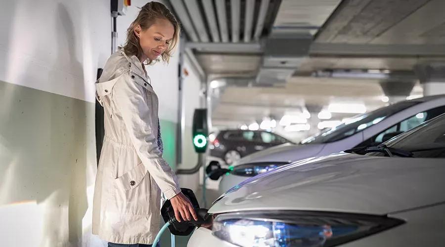 Elektroauto wird geladen