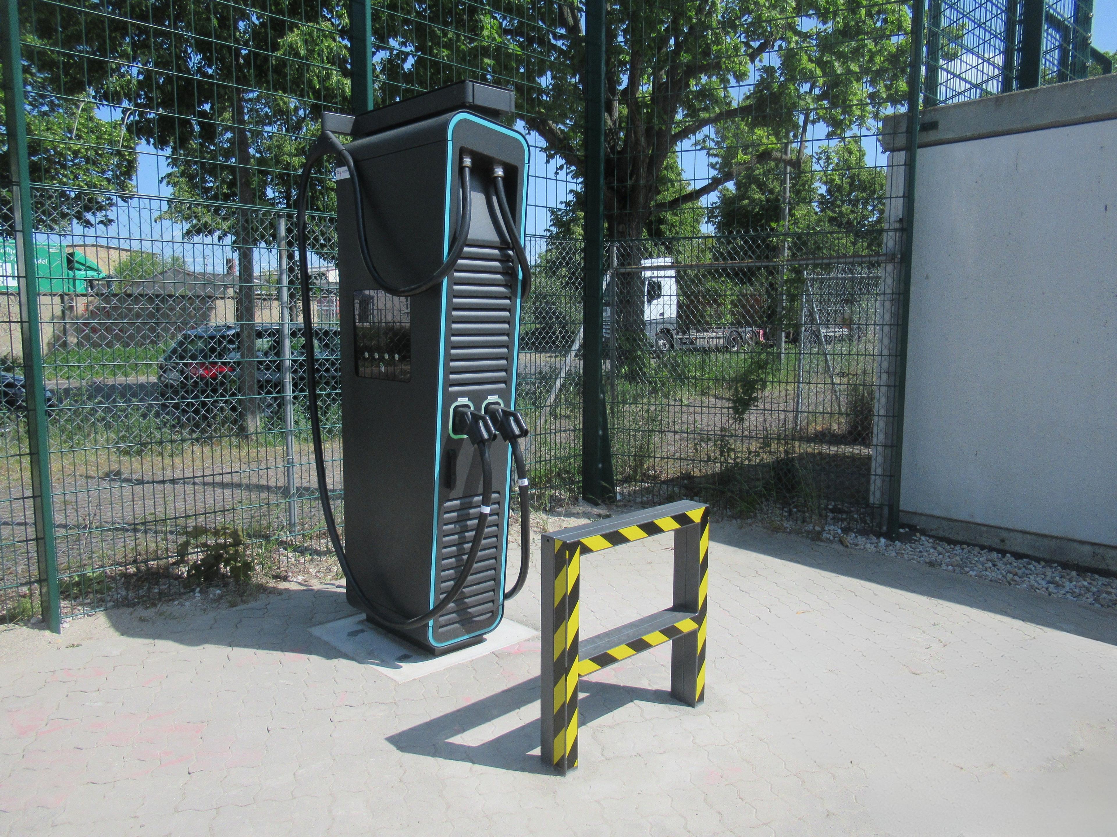 DC-Ladestation mit Rammschutz von The Mobility House Solutions